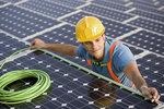 Schweiz Installateut Photovoltaik | Bisher zu knapp bemessen: Der Photovoltaikausbau geht schneller als vim Weltklimarat prognostiziert.