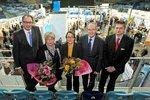 Zukunftsenergien Nordwest 2012 | Messemacherinnen und Messemacher, von links: Der Vorstand des Oldenburger Energiecluster OLEC, Thorsten Janßen, Oldenburgs Bürgermeisterin Germaid Eilers-Dörfler, Messe-Projektleiterin Corinna Wermke von Forwind, Bremens Staatsrat für Wirtschaft, Arbeit und Häfen Matthias Stauch und der Vizepräsident der Carl von Ossietzky Universität Oldenburg, Nikolas Lange.