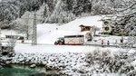 Allgäu Speicher Transport | Auf dem Weg nach Bruck: Mit großem Aufwand wurden die beiden Speichercontainer durch die verschneite Winterlandschaft des Allgäu mit ihren kleinen Brücken und schmalen Wegen transportiert. - © ADS Tec