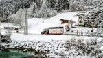 Allgäu Speicher Transport | Auf dem Weg nach Bruck: Mit großem Aufwand wurden die beiden Speichercontainer durch die verschneite Winterlandschaft des Allgäu mit ihren kleinen Brücken und schmalen Wegen transportiert.