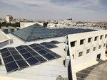 Palästina Dachanlage Hochschule | Der Generator sieht unscheinbar aus. Für das Dar al-Kalima University College in Bethlehem ist es aber eine Unabhängigkeitserklärung – vom Stromnetz. - © Wirsol