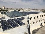 Palästina Dachanlage Hochschule | Der Generator sieht unscheinbar aus. Für das Dar al-Kalima University College in Bethlehem ist es aber eine Unabhängigkeitserklärung – vom Stromnetz.