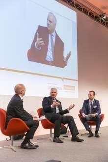 Konzernschef mit Mut zu neuen Botschaften für den Erneuerbare-Energien-Markt: Klaus Stratmann, Leiter Ressort Wirtschaftspolitik der Wirtschaftszeitung Handelsblatt, Eon-Chef Johannes Teyssen, Sven Afhüppe, Chefredakteur, Handelsblatt