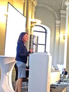Rita Schwarzelühr-Sutter, Staatssekretärin im Bundesumweltministerium, hebt die Erfolge der Energiewende hervor.