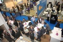 Trubel an den Messeständen.