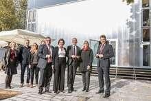 DFH und TU Darmstadt eröffneten jetzt mit den Projektpartnern Nassauische Heimstätte/Wohnstadt und Studentenwerk Frankfurt am Main sowie Hessens Wirtschaftsminister Tarek Al-Wazir (Mitte) ihr gemeinsam entwickeltes Wohnkonzept Cubity neu in Frankfurt-Niederrad.