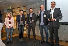 Award-Verleihung während der 25. Windenergietage von Spreewind in Potsdam (von links nach rechts): Sandra Ortel (Sabowind, Gewinner 2015); Doreen Göbel (VSB Energy); Yannic Jenzevski (Windpunx); Bernd Weidmann; Thomas Kubitza (Juwi AG).