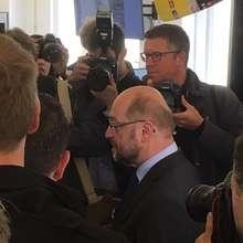 Medienrummel bei Martin Schulz erstem Besuch bei einem Wirtschaftsunternehmen, seit er Kanzlerkandidat ist.