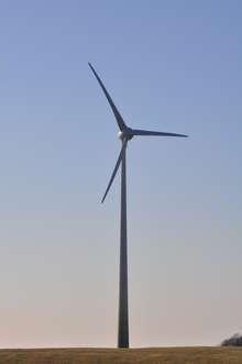 Enercon E-53 | Eine von zwei Anlagen des Windparks Gebhardshain-Fensdorf vom Enercon-Typ E-53. Der Windpark in Rheinland-Pfalz bestand bereits seit Mitte des letzten Jahrzehnts aus zwei Enercon-Turbinen vom Typ E-66 mit je 1,5 Megawatt Leistung und aus sieben Nordex-Anlagen, Typ N90. 2011 kamen die kleineren 800-Kilowatt-Turbinen E-53 hinzu.