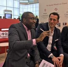 Narcisse Noubissi, Bereichsleiter Energiehandels-IT bei Trianel (links) und Frank Neubauer, Bereichsleiter Vertrieb amp;amp; Marketing bei Trianel, stellen die neuen Ziele und Möglichkeiten der webbasierten Monitoring- und Steuerungsplattform Trianel Desk vor.