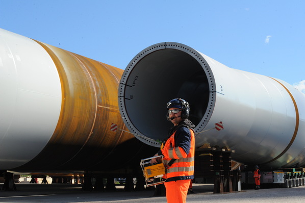 Monopiles für Offshore sind Spezialität von EEW SPC.