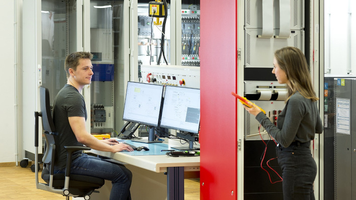 Das Herzstück des neuen Digital Grid Lab sind die leistungsstarken HIL-Computer. Diesen bilden die Netzinfrastruktur nach.