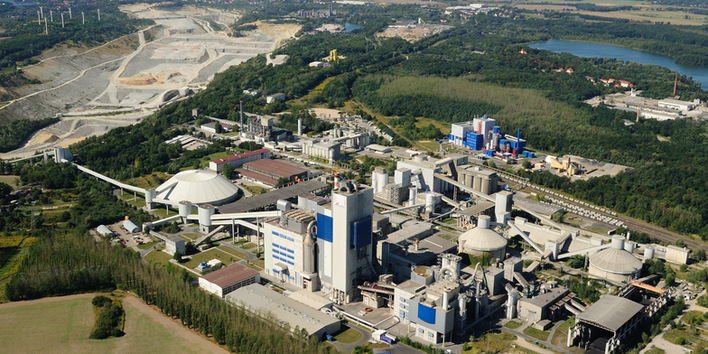 Das Cemex-Zementwerk in Rüdersdorf bei Berlin