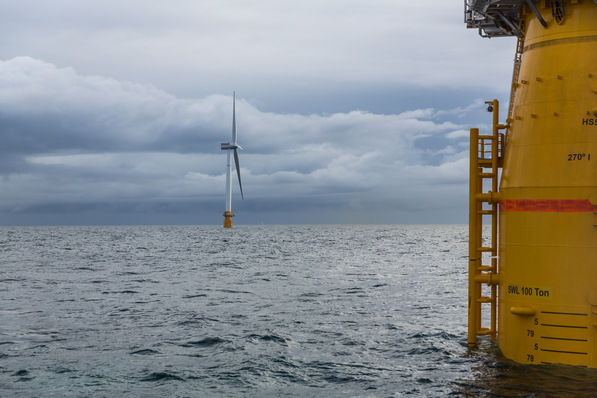 Schwimmender Offshore-Windpark Hywind Scotland, 30 Megawatt, mit fünf Anlagen vom Siemens-Turbinentyp SWT-6.0-154