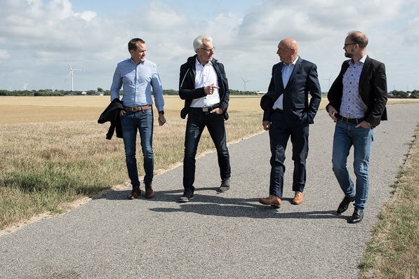 Cimbergy – aus zwei etablierten Unternehmen wird eine neue Einheit auf Augenhöhe. EE-Nord und das Ingenieurbüro Holst gestalten von nun an die Zukunft der Bürgerenergie zusammen. 