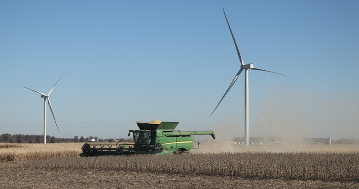 Wo solle Windparks in Deutschland entstehen?  Die Forschungsgruppe MultiplEE rund um Energieökonom Paul Lehmann zeigt in ihrer jüngst erschienenen Studie, welche Kriterien bei der Auswahl von geeigneten Standorten für die Windenergie eine Rolle spielen können. 