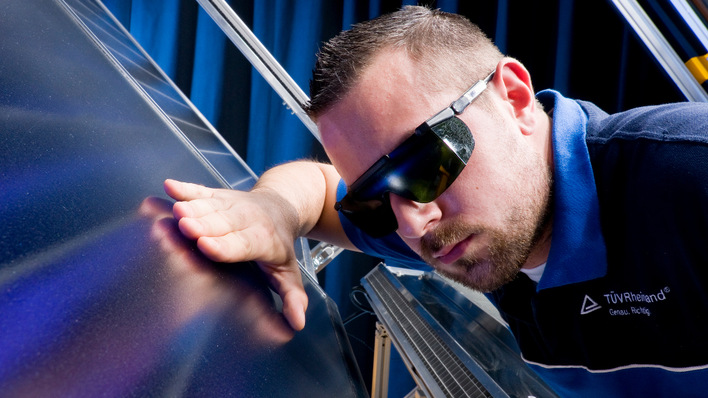 Der TÜV Rheinland bietet unterschiedliche Dienstleistungen für die Solarbranche an.