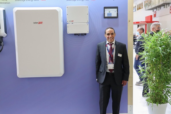 Yogev-Barak  ist seit Jahresbeginn der Marketingchef des israelischen Wechselrichter- und Energiemanagement- 
 herstellers Solaredge. Das Unternehmen fertigt in Ungarn, Vietnam, China und Israel und meldet stabile bis steigende Umsätze von umgerechnet rund 1,3 Milliarden Euro.