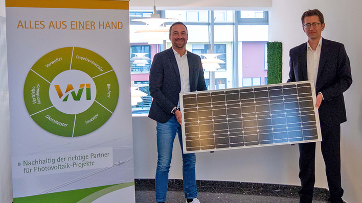 Ingo Berens von WI Energy und Martin Führlein, Vorstand der GRR Group präsentieren das neue gemeinsame Solarprojekt.