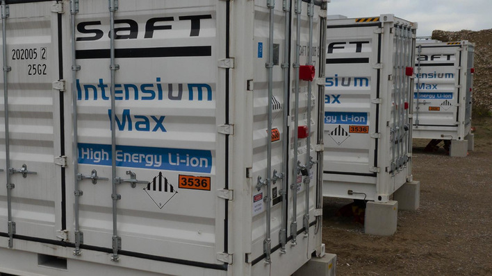 27 dieser Speichercontainer hat Saft konfektioniert und zu einem Großspeicher zusammengefasst.