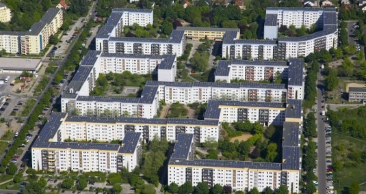 Auch das große Mieterstromprojekt im gelben Viertel in Berlin-Hellersdorf trägt dazu bei, dass der Bezirk Vorreiter bei der Nutzung von Dachflächen ist.