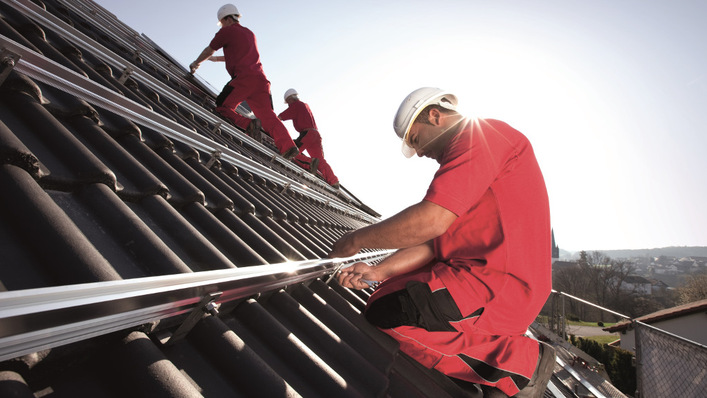 Mit der verstärkten Zusammenarbeit müssen sich die Handwerker nicht mehr mit Zollformalien herumschlagen, wenn sie Komponenten von IBC Solar verbauen wollen.