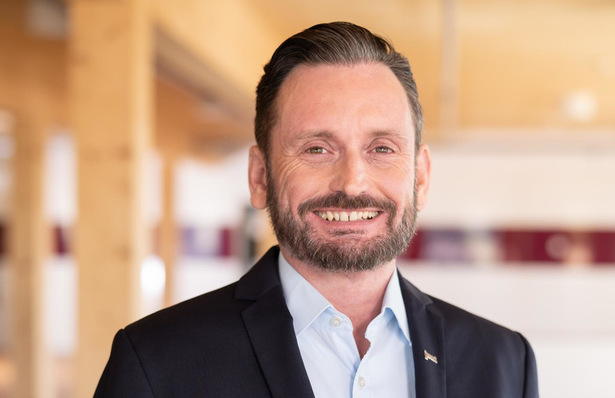 Björn Broda leitet den Bereich Erneuerbare Energien Deutschland bei Juwi.