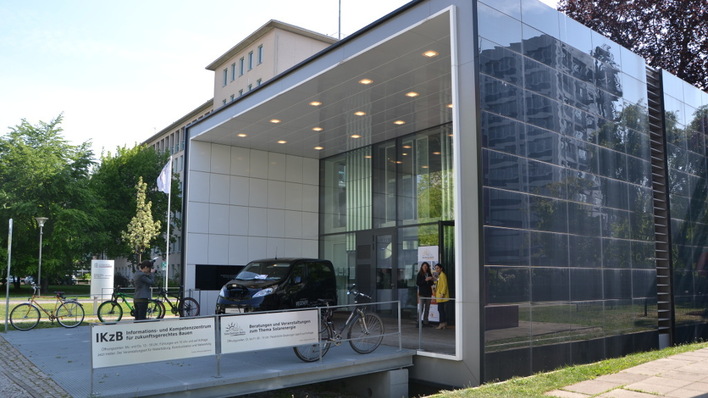 Das Solarzentrum in Berlin bietet umfangreiche Informationen rund um die BIPV. Auch solche Angeboten müssen ausgeweitet werden.