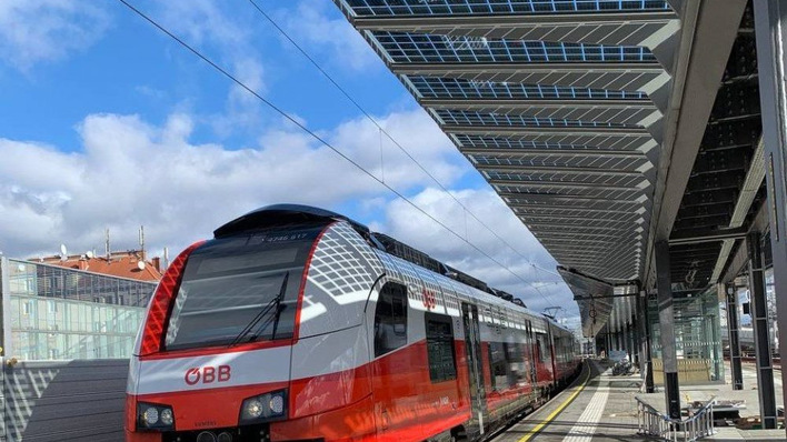 Die ÖBB will in in Zukunft ihre Bahnsteige solar überdachen.