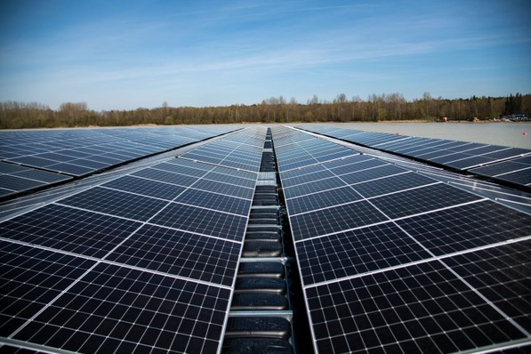 Schwimmende Solaranlage Silbersee III von Baywa RE in Haltern am See.