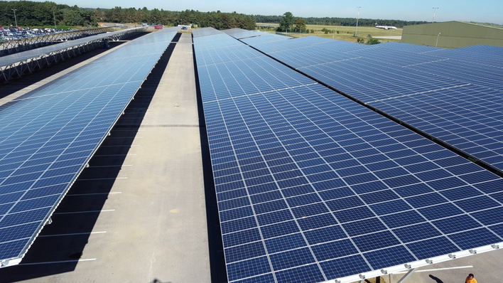 Solare Parkplatzüberdachungen haben erstmals an einer Innovationsausschreibung teilgenommen.