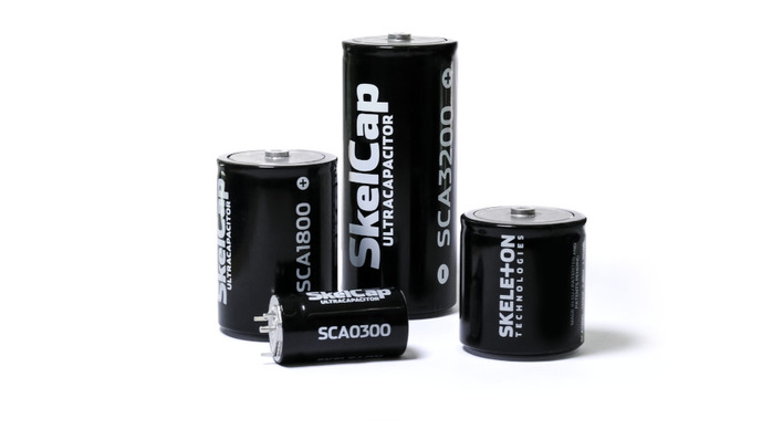 Aus diese Kondensatorzellen baut Skeleton ganze Speichereinheiten bis zum Megawattmaßstab zusammen.