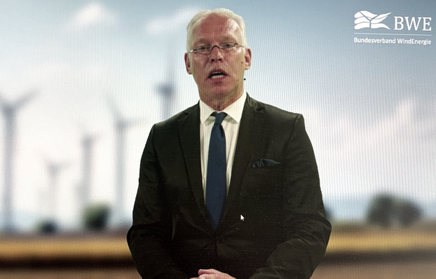 BWE-Präsident Hermann Albers warnt bei der Bekanntgabe der Halbjahreszahlen vor weiterhin viel zu langen Genehmigungszeiten von 60 Monaten im Durchschnitt.  