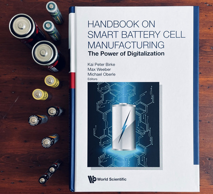In ihrem Handbuch haben die Autoren genau beschrieben, welche Vorteile die Digitalisierung der Batteriezellfertigung hat.