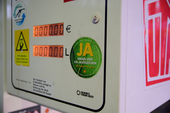 Klimaneutral Benzin und Diesel tanken? Greenwahsing, meint die Deutsche Umwelthilfe.