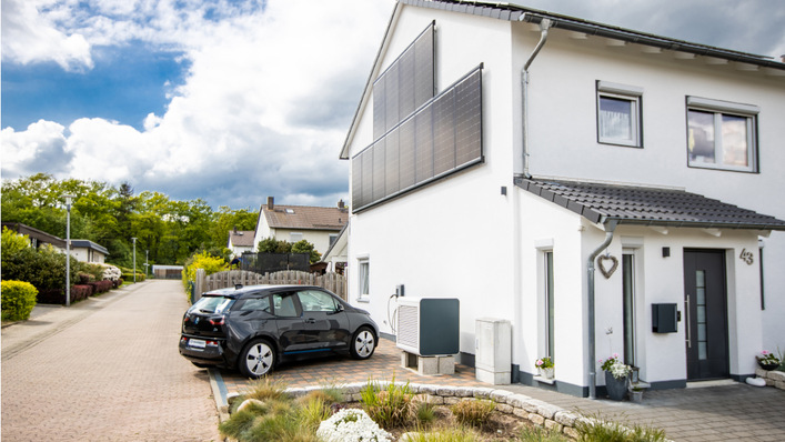 Neben der Photovoltaik und er Elektromobilität wird auch die Umstellung der Wärmeversorgung auf Solarstrom entscheidend für sinkende Energiekosten für Hauseigentümer.