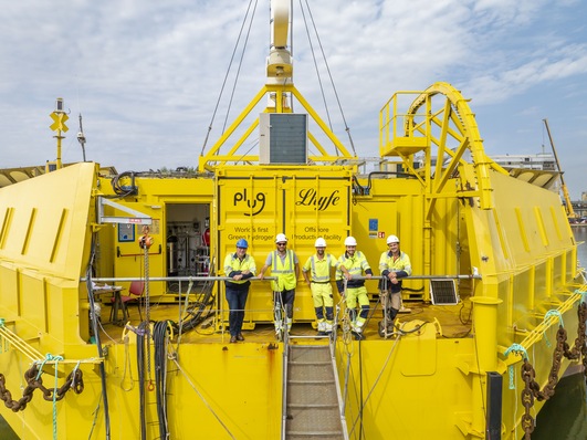 Inbetriebnahme der ersten Offshore-Wasserstoffproduktionsanlage in Saint Nazaire: 1-MW-Elektrolyse-Schwimmplattform Sealhyfe, für die Schwimmpilotanlage Floatgen, am 23. September 2022.