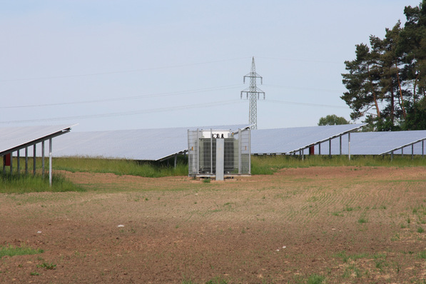Eine vom Neckar-Energieverband (NEV) betriebene Photovoltaik-Freiflächen-Anlage in Speichersdorf.
