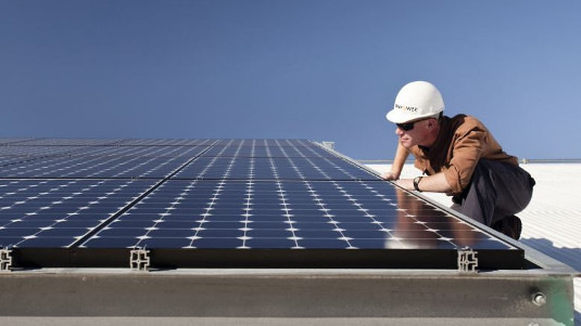 Nicht nur Installateure, sondern auch Ingenieure und andere Interessierte an einer Beschäftigung im Solarsektor finden auf der neuen Plattform einen potenziellen Arbeitgeber.