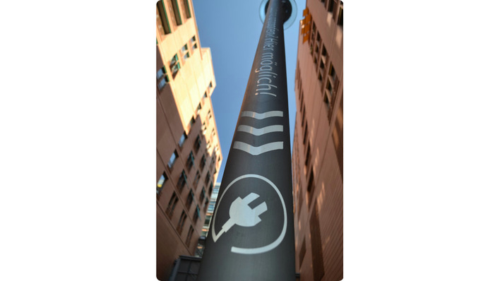 Beim Laden werden die Batterien ebenfalls beansprucht. Um die Lebensdauer zu verlängern, überwacht die BVG die Akkus in Zukunft lückenlos.