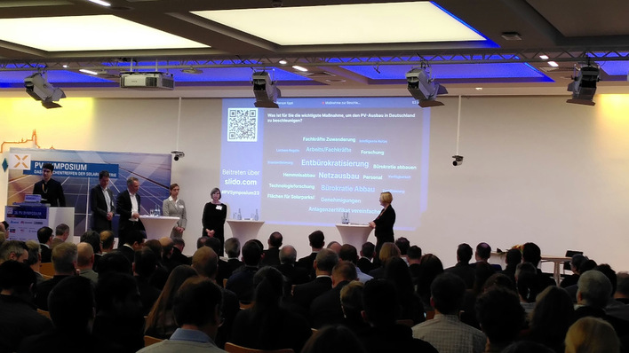 Entbürokratisierung auf allen Ebenen ist die zentrale Forderung der Branche, um den Zubau zu beschleunigen.