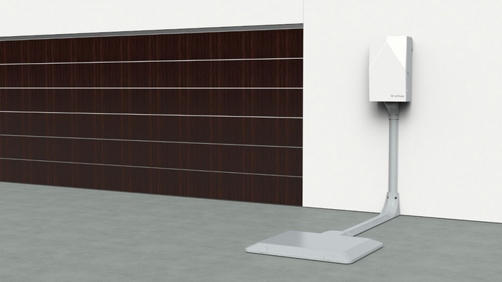 Die Ladestation wird im Boden verlegt und das Auto kann dann induktiv laden, wenn es darüber steht.