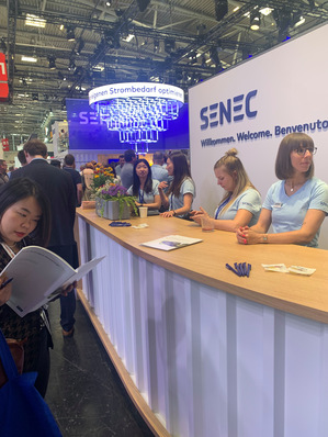 Am Stand von Senec auf der Intersolar 2023.