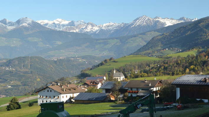 Um die Dachflächen besser auszunutzen, müssen Anlagenbetreiber ihren Strom auch an Nachbarn liefern können.