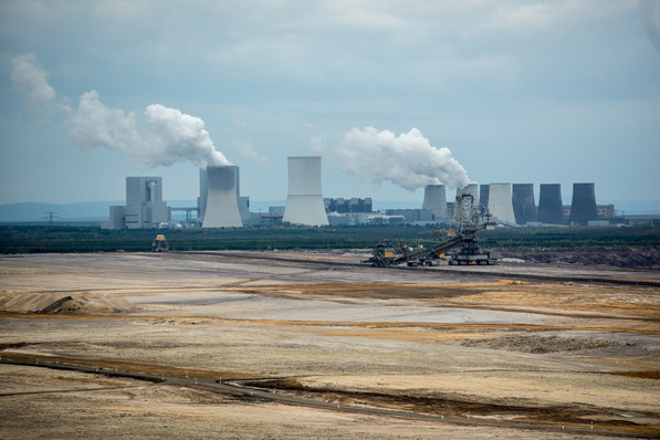 Klimaschutz und Industrie – was hat Vorzug in der deutschen Wirtschaftspolitik oder wann kann die Bundespolitik beides vereinen? Eine Greenpeace-Studie übt Kritik.