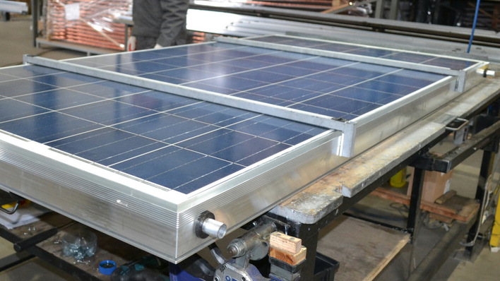 Unten Solarthermie und darüber Photovoltaik: Das Prinzip der PVT-Kollektoren hat einige Vorteile.