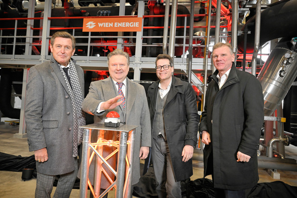 Eröffnung der Großwärmepumpe ebswien Kläranlage: Peter Hanke (Stadtrat), Michael Ludwig (Bürgermeister), Jürgen Czernohorszky (Stadtrat), Michael Strebl (Vorsitzender der Wien Energie-Geschäftsführung).