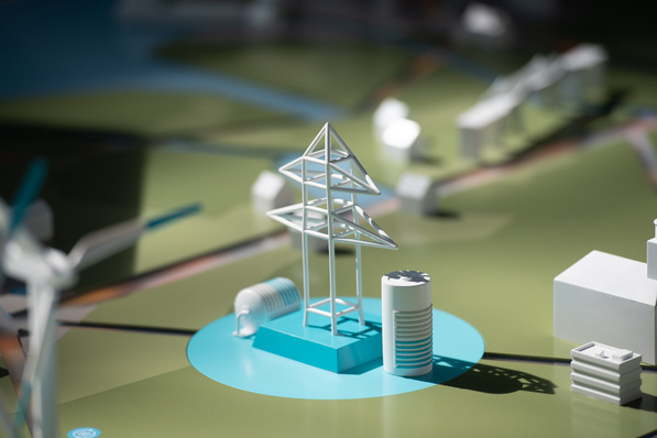   „Gemeinsam mit dem Ministerium für Wirtschaft, Industrie, Klimaschutz und Energie des Landes Nordrhein-Westfalen sowie mit führenden Unternehmen und Institutionen im Bereich Wasserstoff hat NRW.Energy4Climate in den letzten Jahren grundlegende Konzepte und Strategien für den Aufbau der Wasserstoffwirtschaft entwickelt“, erklärt Samir Khayat, Geschäftsführer von NRW.Energy4Climate. 