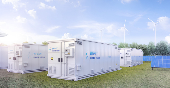  Großspeicher sind Teil der Energiewende. Wenn sie überwacht und gewartet werden, können sie optimale Leistung erzielen.  