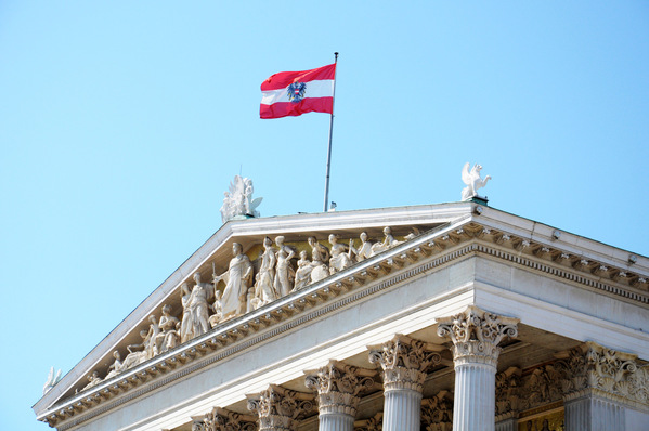  „Wir werden selbst grünen Wasserstoff produzieren, wir werden ihn vor allem in der Industrie einsetzen und wir werden die notwendige Infrastruktur schaffen“,  meint Klimaschutzministerin Leonore Gewessler.